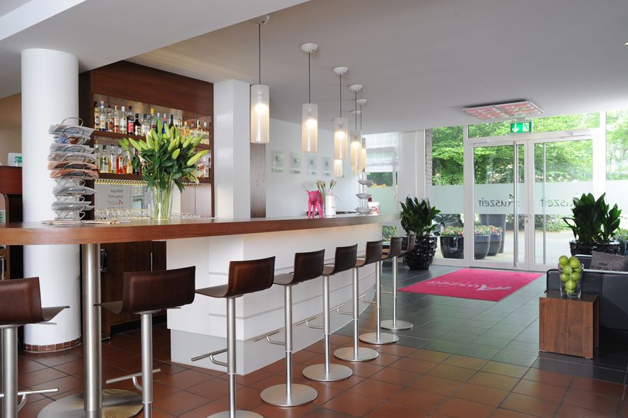 Hotelfoto Auszeit Hotel Düsseldorf 0512
© Foto Dirk Holst DH STUDIO KÖLN, H a u p t s t r.  2 3 9,  5 1 1 4 3  K ö l n, V e r ö f f e n t l i c h u n g  n u r  m i t  H o n o r a r   n a c h   M F  M o d e r B V P A,  m i t  N a m e n s n e n n u n g   u n d  B e  l e g e x em p l a r,  B a n k v e r b i n d u n g,  K r e i s s p a r k a s s e  K o e l n,  B L Z  3 7 0  5 0 2  9 9,  K o n t o  9 6 1 4 0